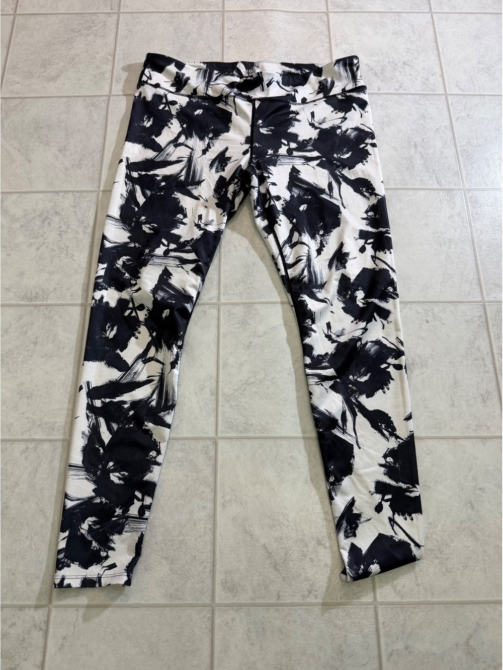 JoyLab Women's Black and White Abstract Print Leggings, Extra Extra Large